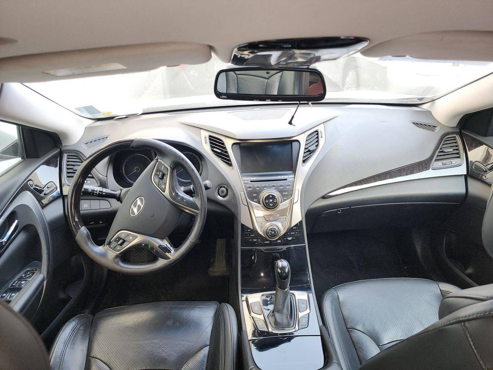 HYUNDAI GRANDEUR 2011 - Marhaba Auction Used Cars - Image 8