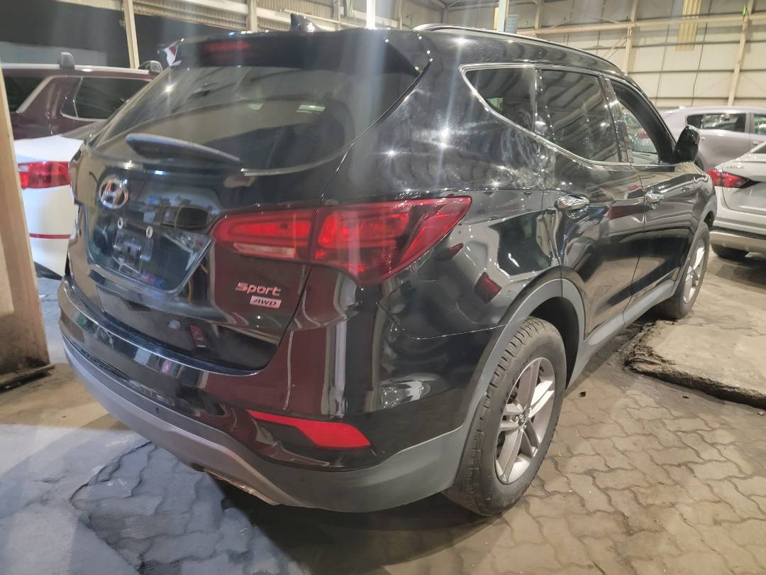 2017 HYUNDAI SANTA FE — 139336 KM — Lot 08389 — Main - Marhaba Auctions Used Cars - Image 4