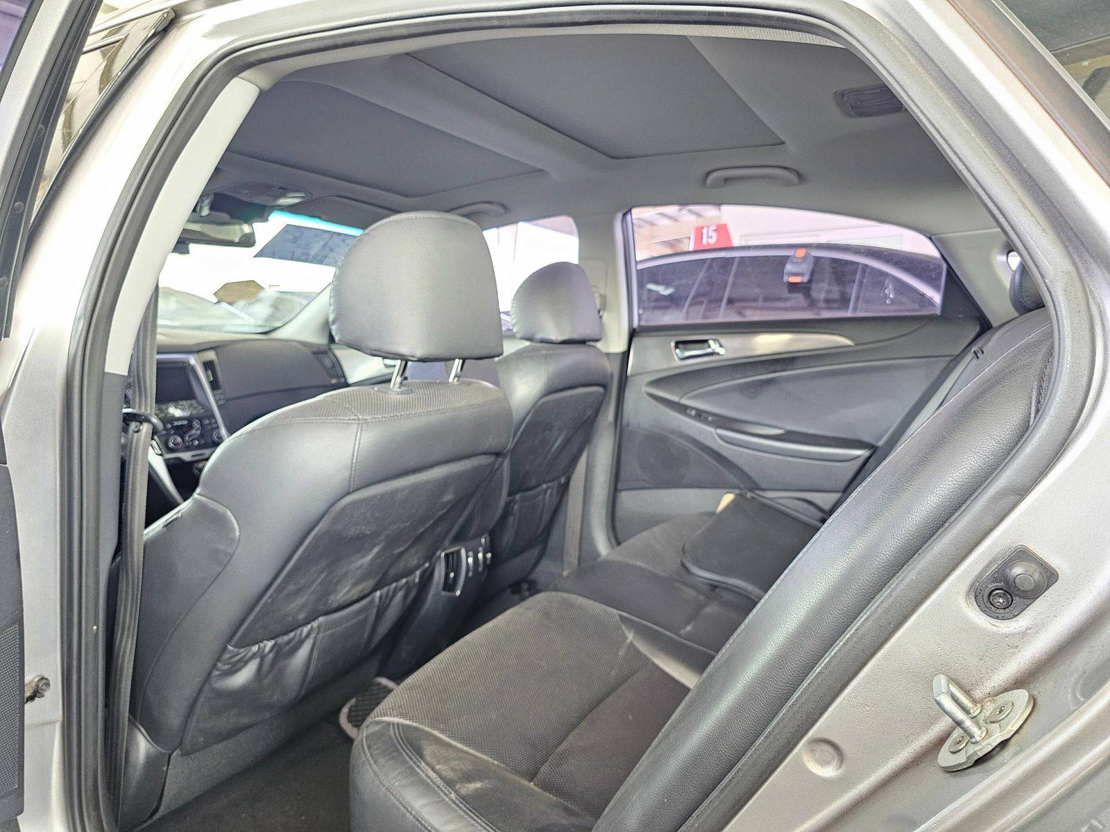 2012 HYUNDAI SONATA — 168029 KM — Lot 044600 — Souq - Marhaba Auctions Used Cars - Image 6