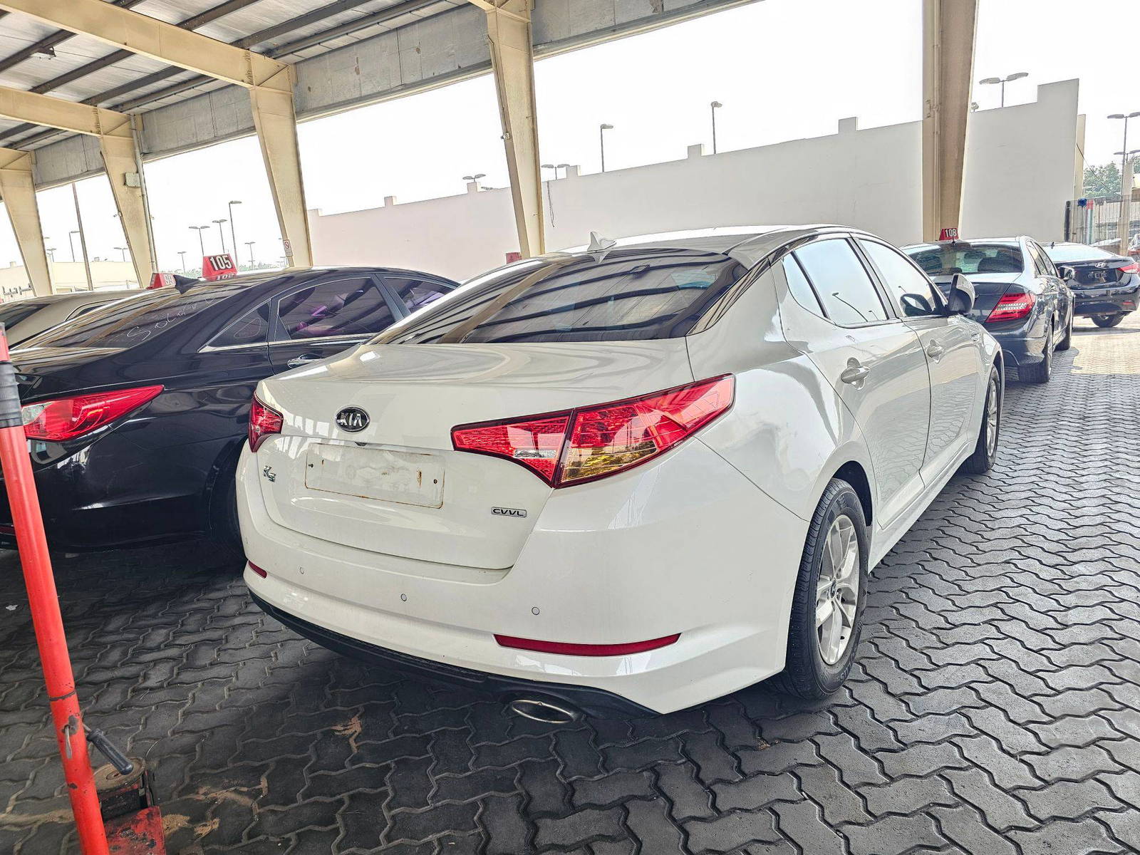 2013 KIA K5 — 265217 KM — Lot 300325 — Souq - Marhaba Auctions Used Cars - Image 4