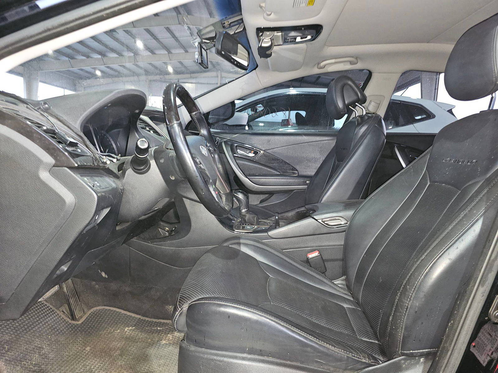 2012 HYUNDAI GRANDEUR — 123393 KM — Lot 172356 — Souq - Marhaba Auctions Used Cars - Image 9