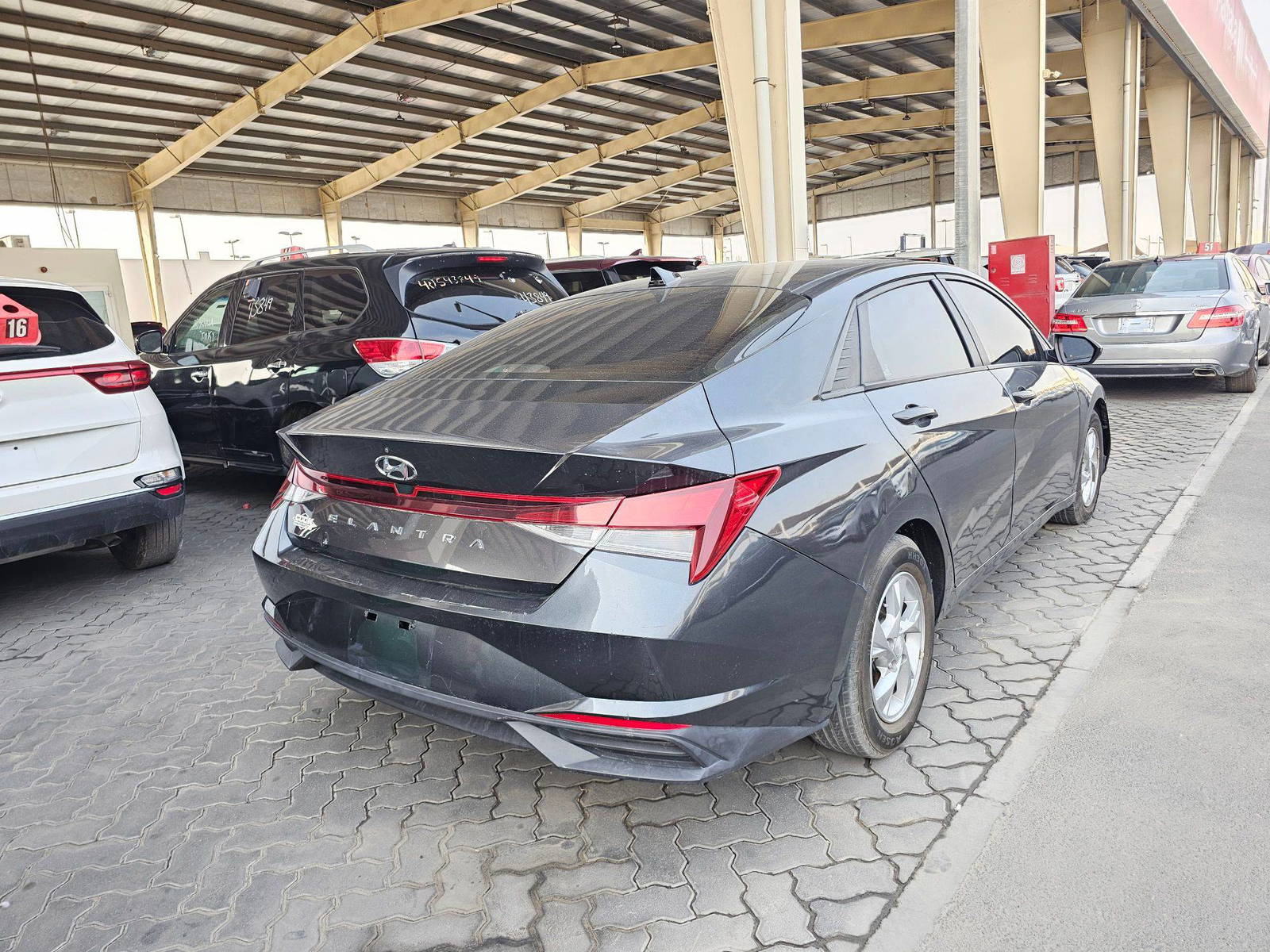 2021 HYUNDAI ELANTRA — 117557 KM — Lot H034915 — Souq - Marhaba Auctions Used Cars - Image 3