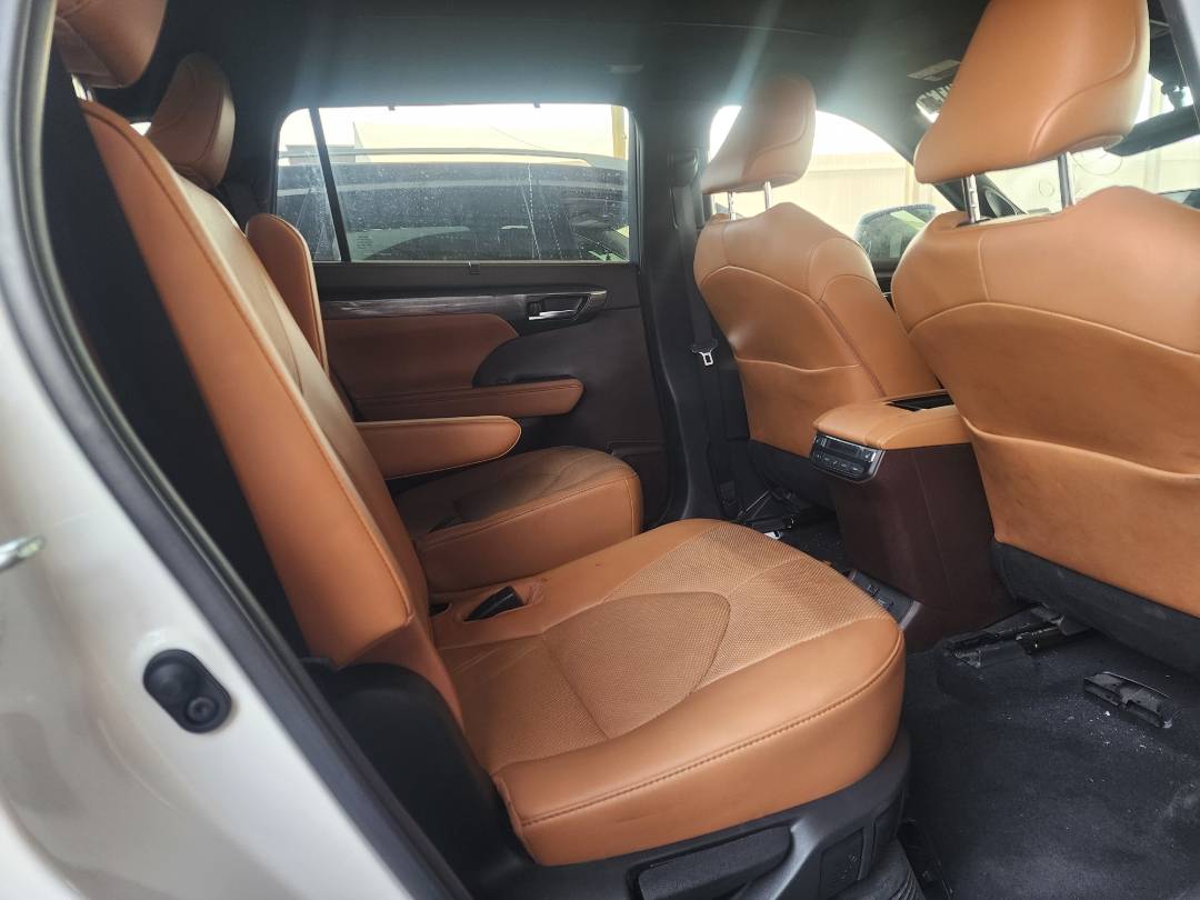 2022 TOYOTA HIGHLANDER — 38760 Miles — Lot 76685913 — Souq - Marhaba Auctions Used Cars - Image 7