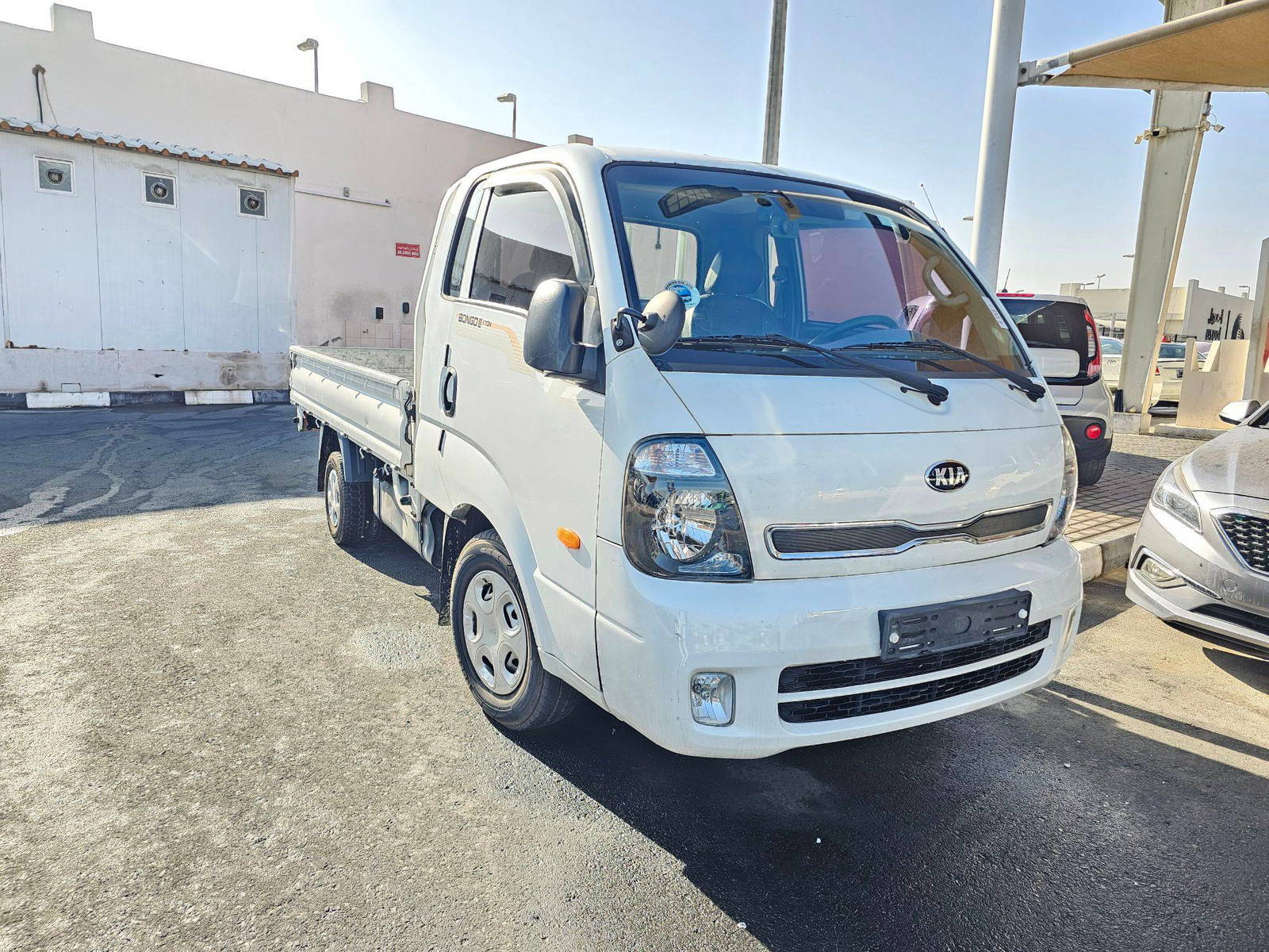 2016 KIA BONGO 3 — 196871 KM — Lot 085765 — Ind. 12 - Marhaba Auctions Used Cars - Image 3