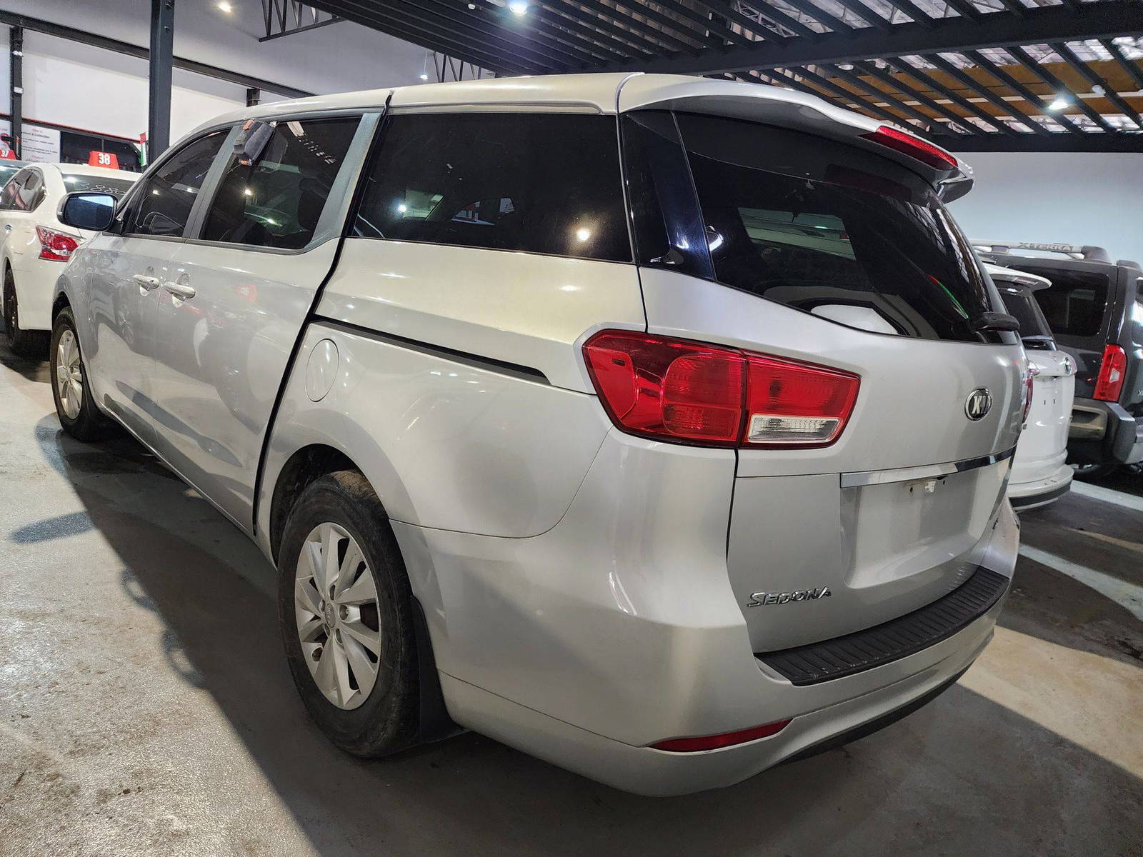 2018 KIA SEDONA — 135586 Miles — Lot 55111934 — Main - Marhaba Auctions Used Cars - Image 4