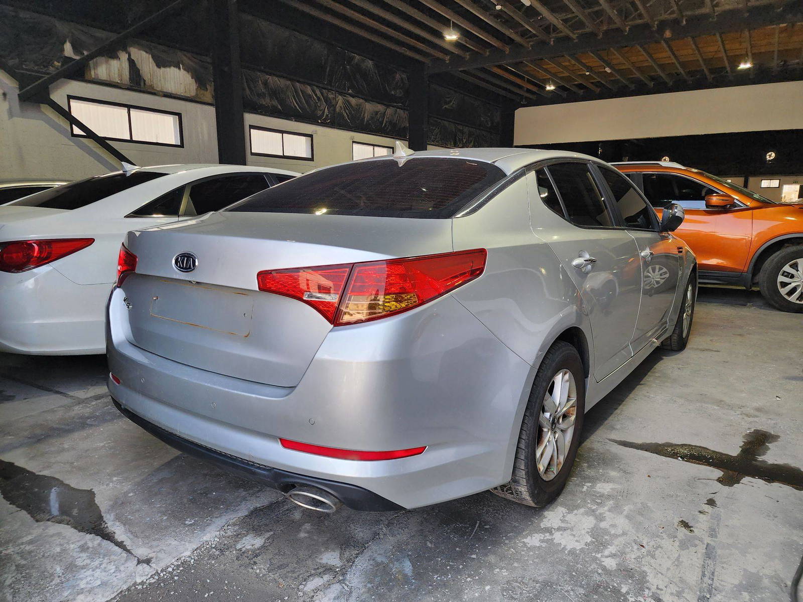 2011 KIA K5 — 133798 KM — Lot 033319 — Al Quoz - Marhaba Auctions Used Cars - Image 6