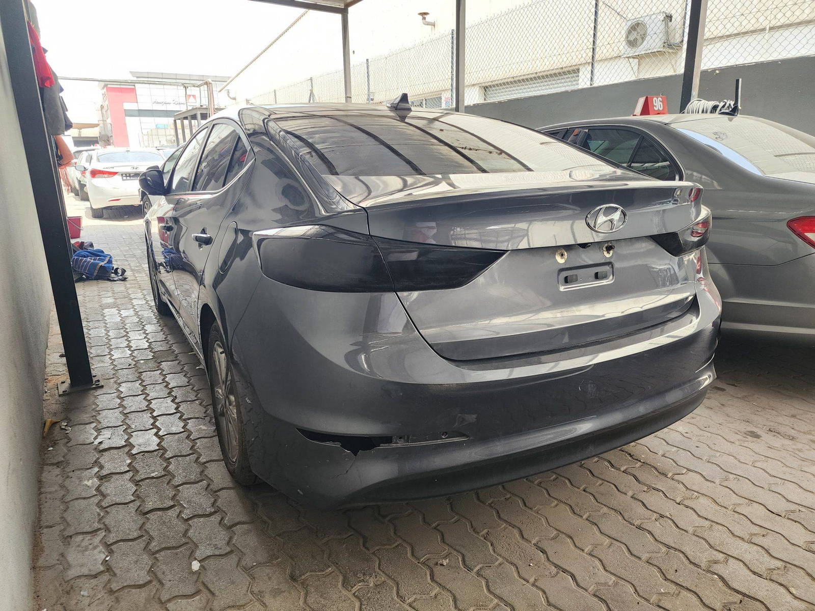 2018 HYUNDAI ELANTRA — 163383 KM — Lot 49436935 — Al Quoz - Marhaba Auctions Used Cars - Image 6