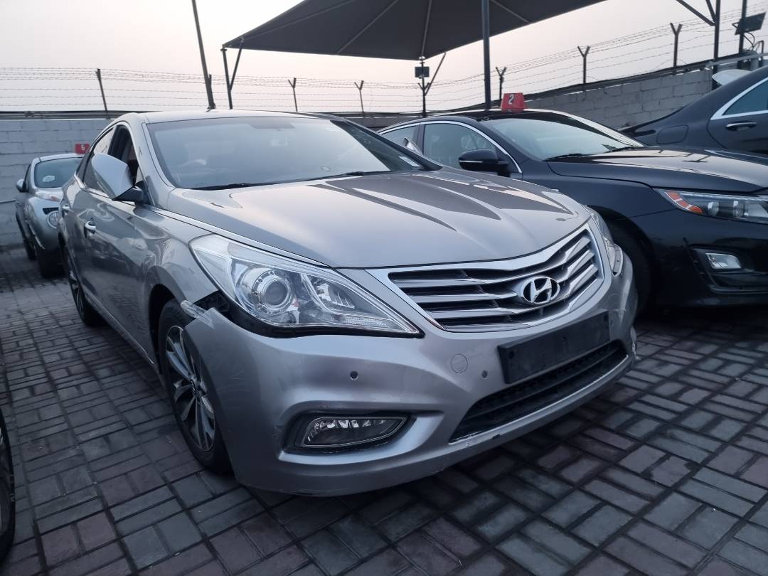 2011 HYUNDAI GRANDEUR — 185354 KM — Lot 215478 — Ind. 12 - Marhaba Auctions Used Cars - Image 4