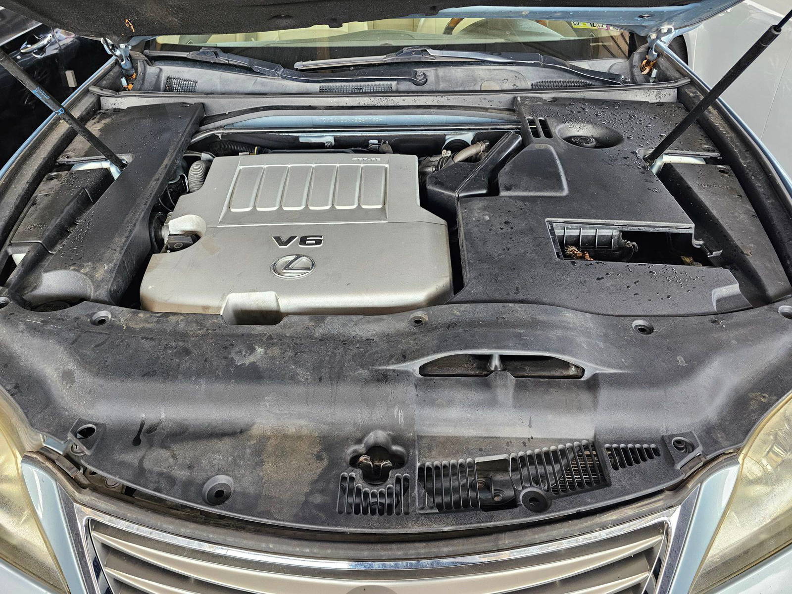 2010 LEXUS ES 350 — 201164 Miles — Lot A2347760 — Souq - Marhaba Auctions Used Cars - Image 11