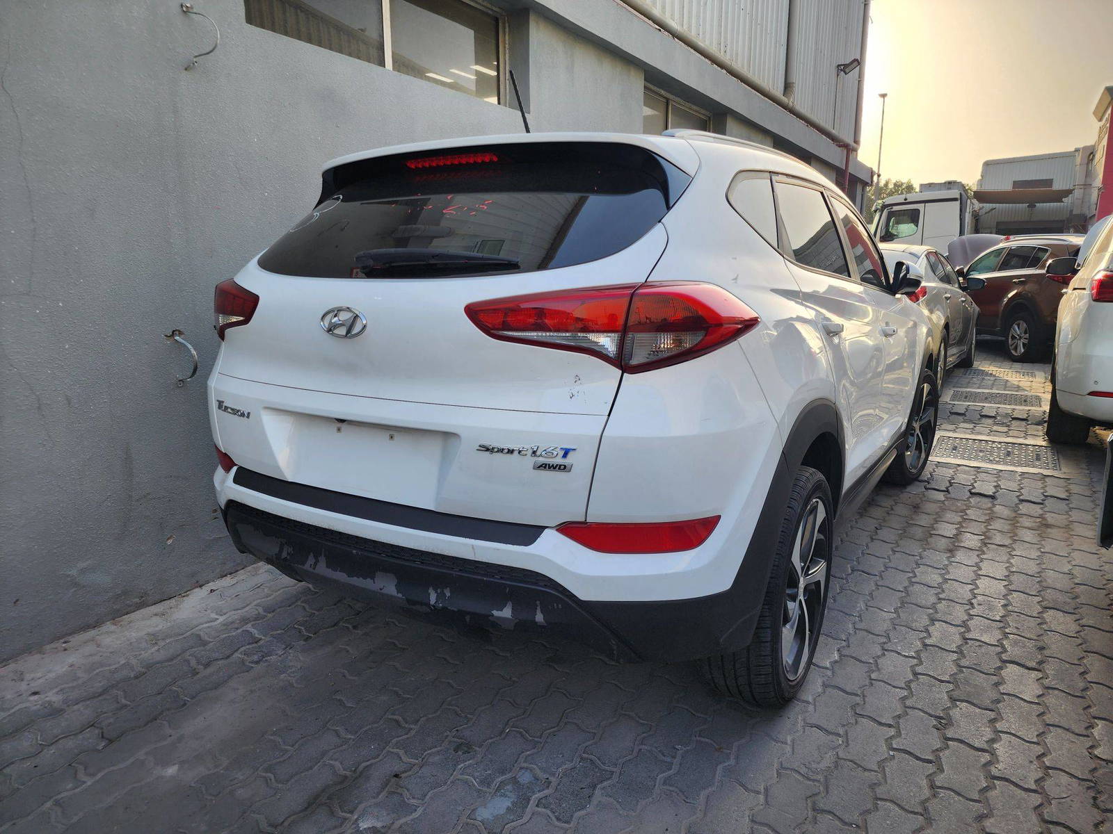 2016 HYUNDAI TUCSON — 118688 Miles — Lot 95095 — Al Quoz - Marhaba Auctions Used Cars - Image 5