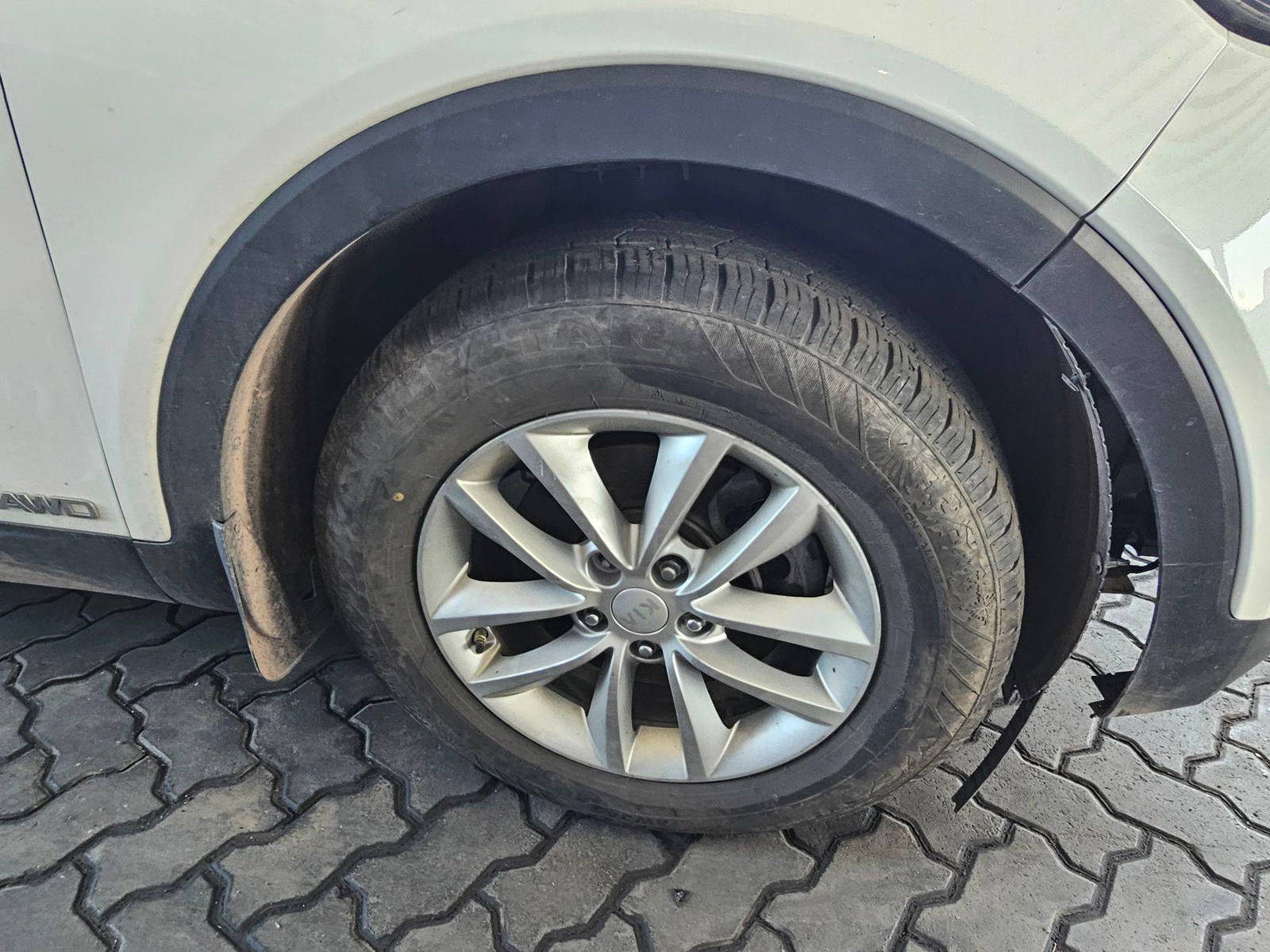 2017 KIA SORENTO — 162791 Miles — Lot G197339 — Souq - Marhaba Auctions Used Cars - Image 11