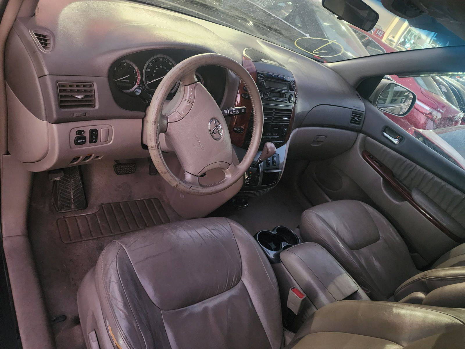 2004 TOYOTA SIENNA — 293144 Miles — Lot 70248123 - Marhaba Auctions Used Cars - Image 4