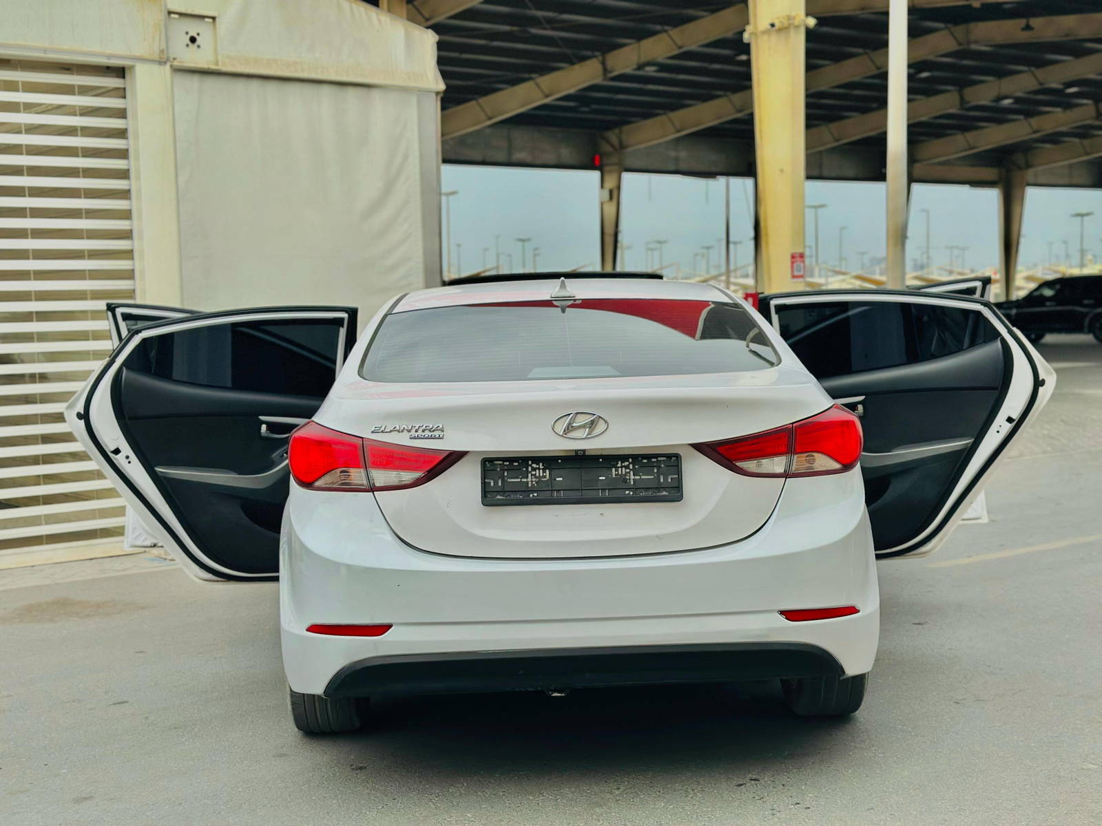 2016 HYUNDAI ELANTRA — 149426 KM — Lot 8GU591639 — Souq - Marhaba Auctions Used Cars - Image 4