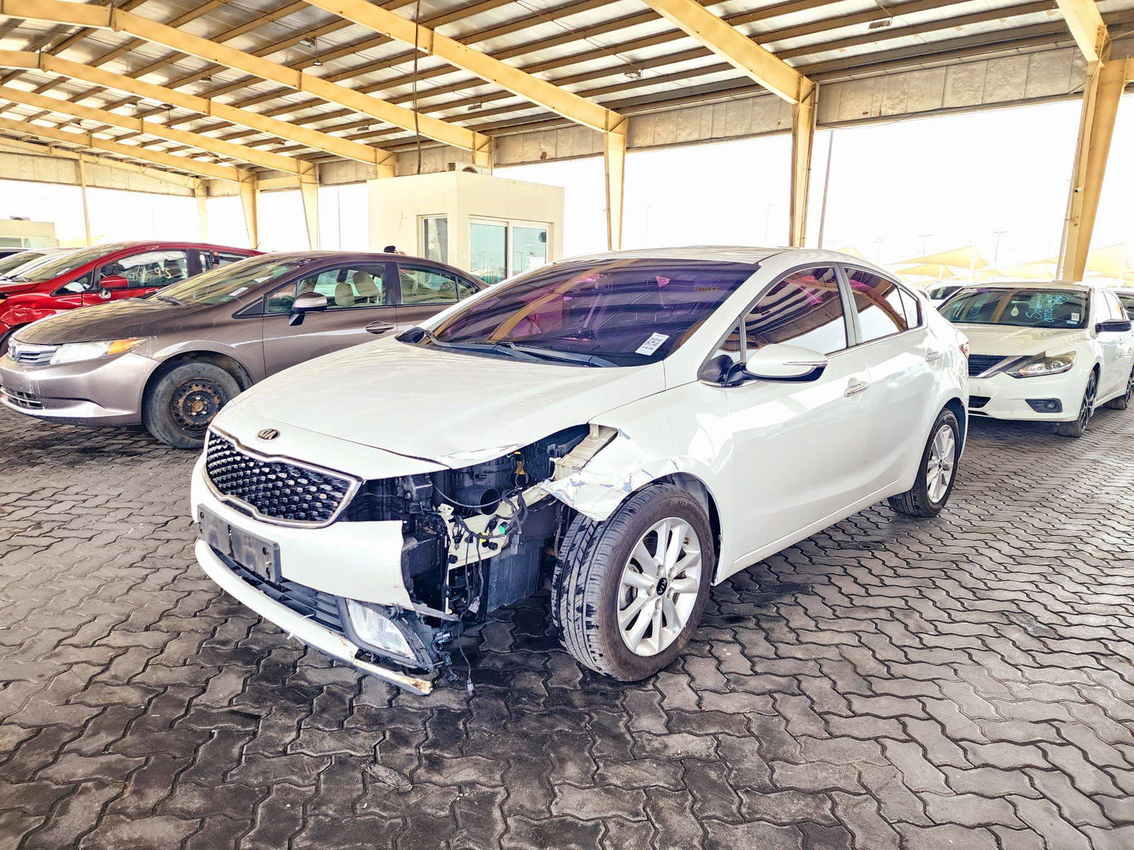 2016 KIA K3 — 85066 KM — Lot 598689 — Souq - Marhaba Auctions Used Cars - Image 5