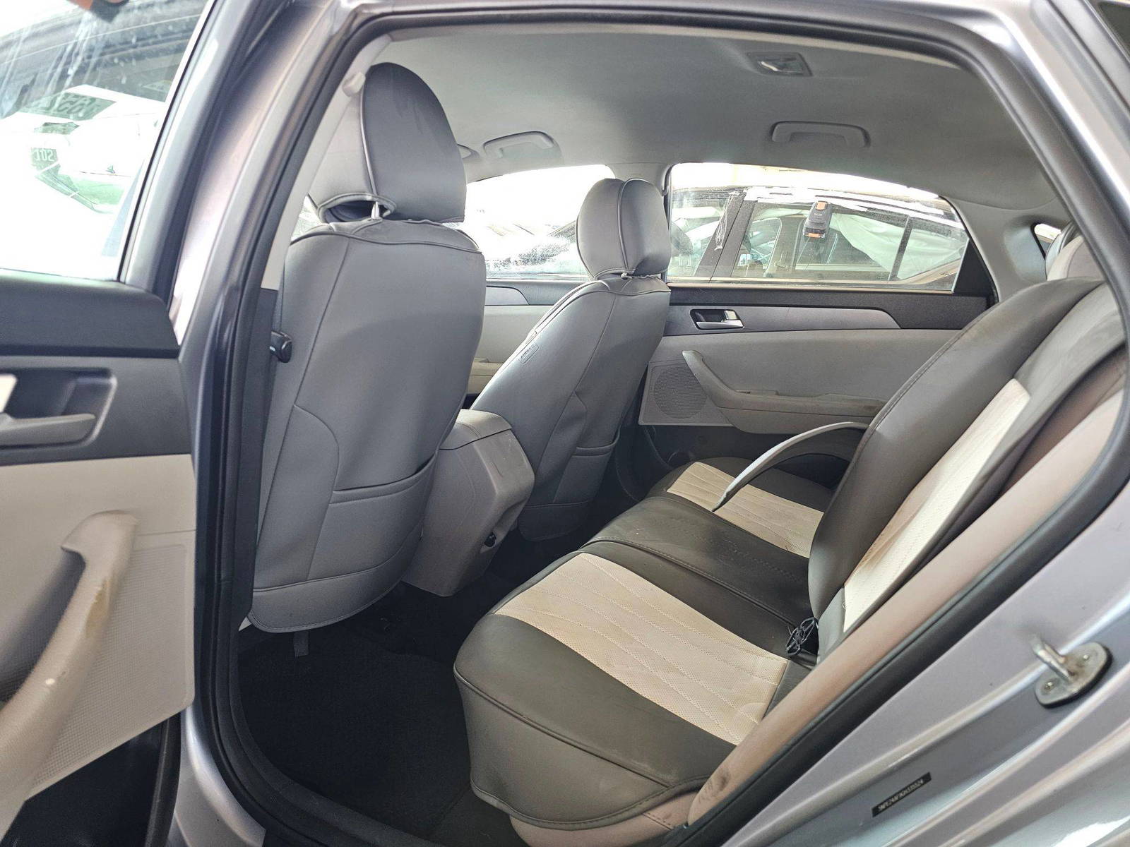 2016 HYUNDAI SONATA — 183000 Miles — Lot H335524 — Souq - Marhaba Auctions Used Cars - Image 7