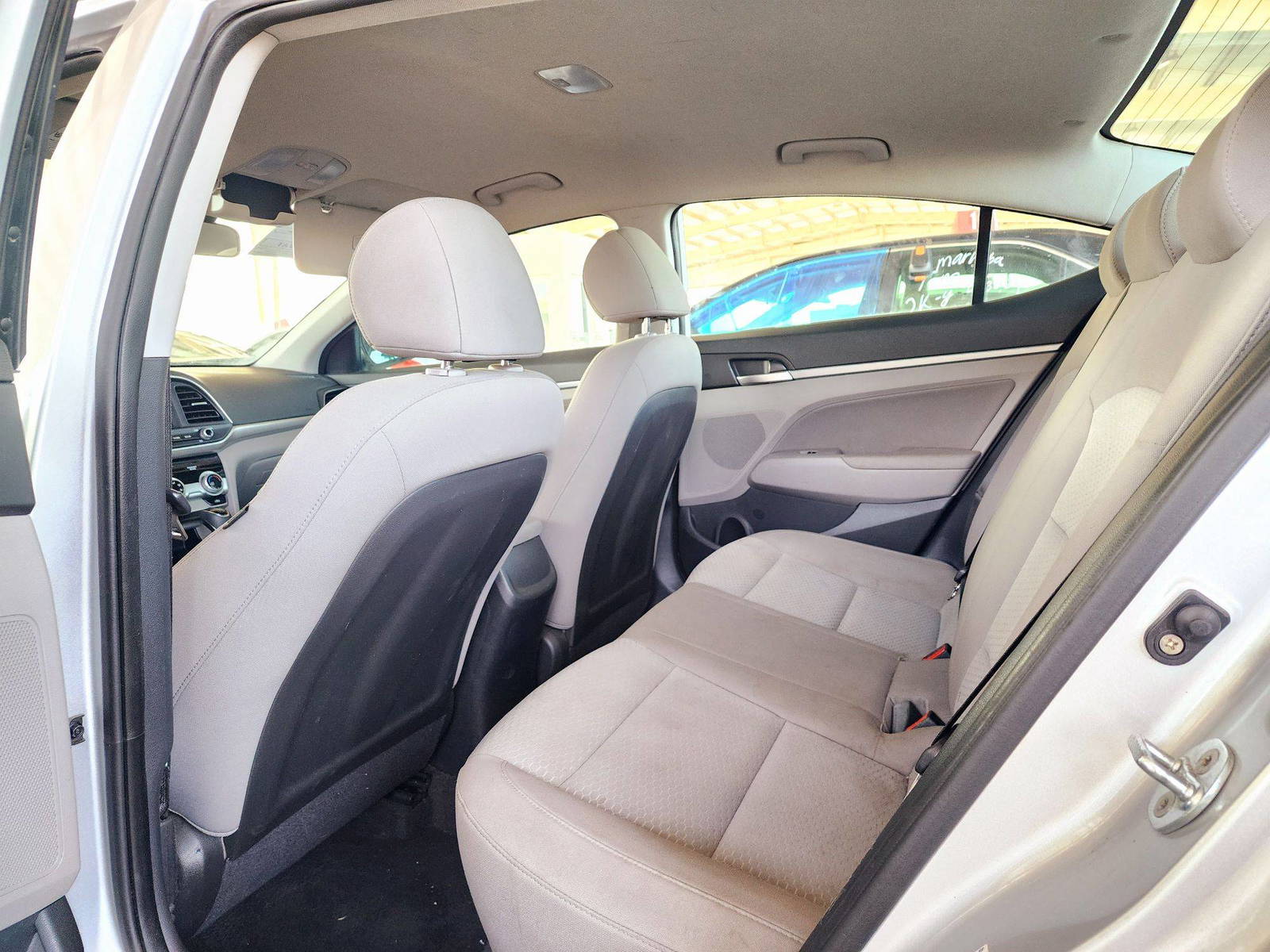 2019 HYUNDAI ELANTRA — 97580 Miles — Lot 65029104 — Souq - Marhaba Auctions Used Cars - Image 6