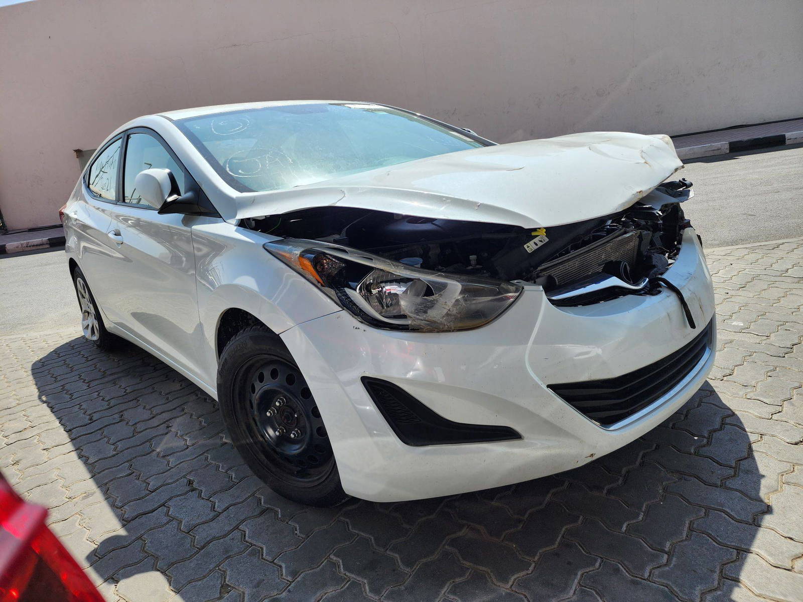 2016 HYUNDAI ELANTRA — 177530 KM — Lot 36790012 — Souq - Marhaba Auctions Used Cars - Image 4
