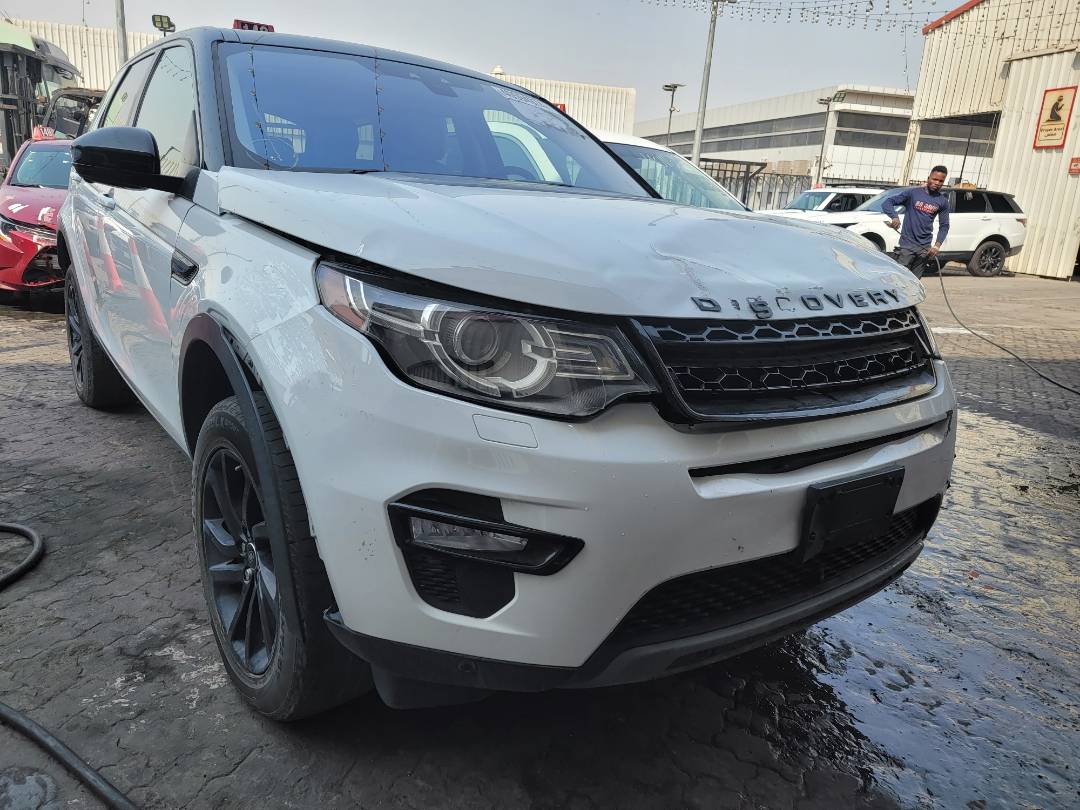 2017 LAND ROVER DISCOVERY — 79681 Miles — Lot H6596362 — Main - Marhaba Auctions Used Cars - Image 4