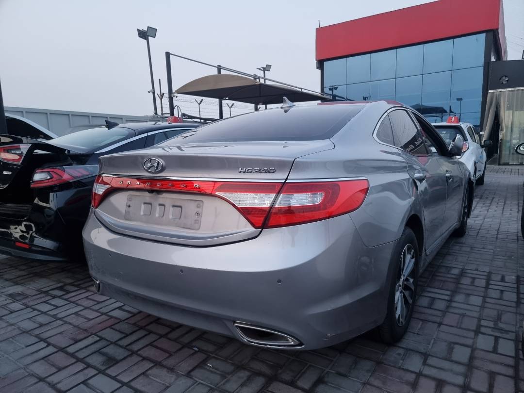 2011 HYUNDAI GRANDEUR — 185354 KM — Lot 215478 — Ind. 12 - Marhaba Auctions Used Cars - Image 5