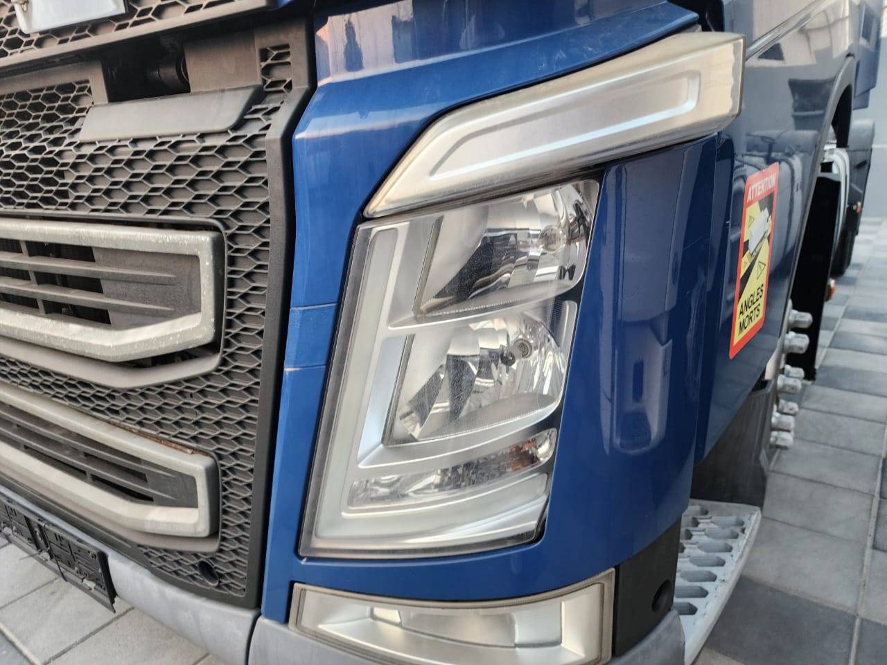 2015 VOLVO FH-Series — 925877 KM — Lot 42960 — Al Quoz - Marhaba Auctions Used Cars - Image 10