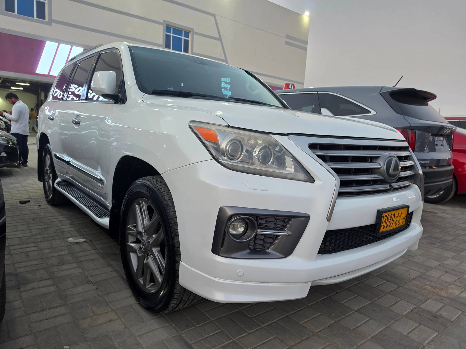 2015 LEXUS LX 570 — 329142 KM — Lot 163562 - Marhaba Auctions Used Cars - Image 3