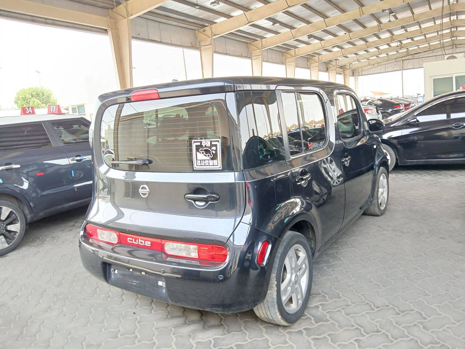 2011 NISSAN CUBE — 156565 KM — Lot 000421 — Souq - Marhaba Auctions Used Cars - Image 3