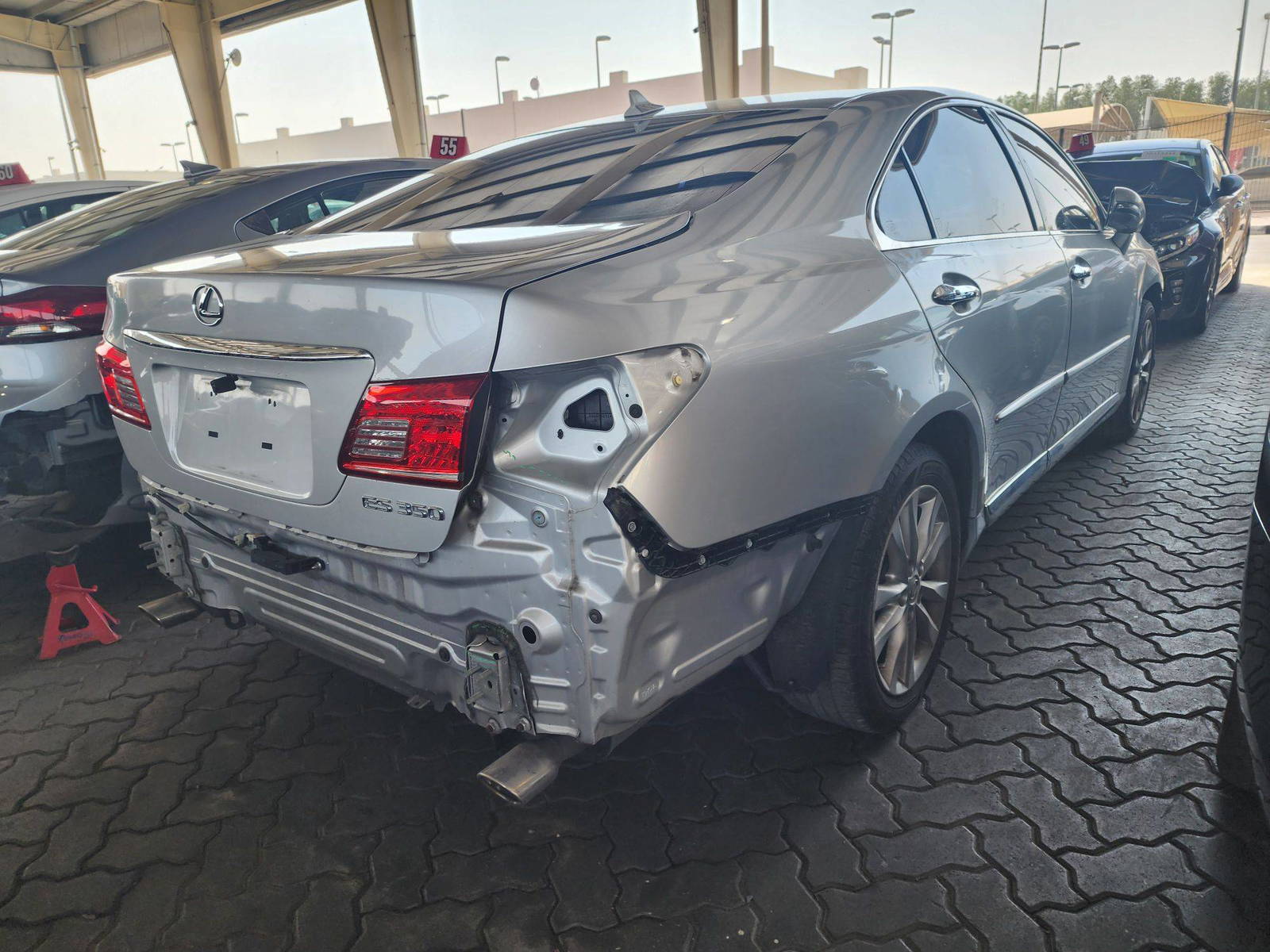 2011 LEXUS ES 350 — 137568 Miles — Lot 465715 — Souq - Marhaba Auctions Used Cars - Image 3