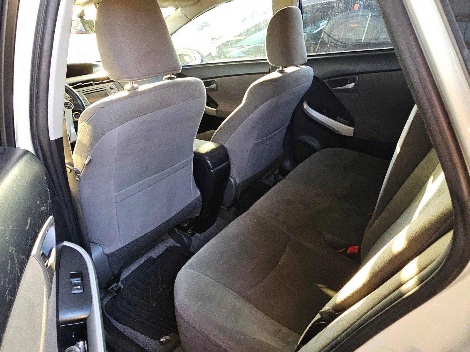 2015 TOYOTA PRIUS - Marhaba Auctions Used Cars - Image 6