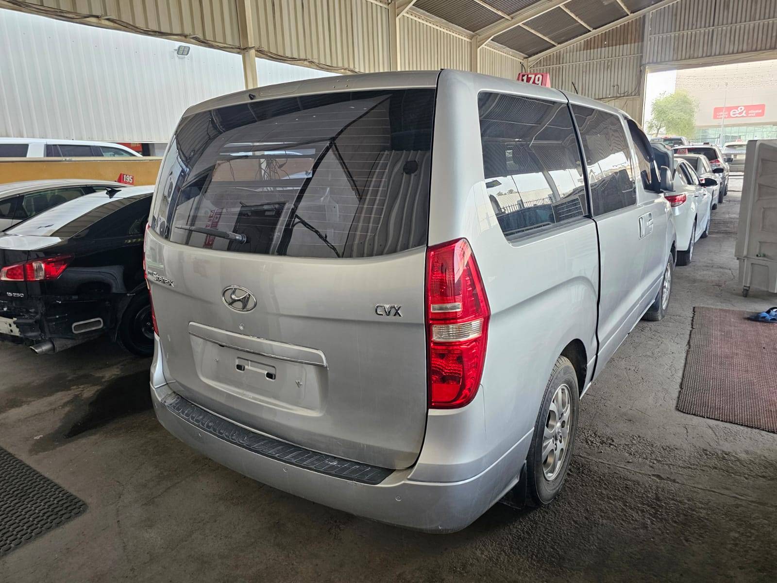 2010 HYUNDAI GRAND STAREX — 295715 KM — Lot AU200520 — Main - Marhaba Auctions Used Cars - Image 5