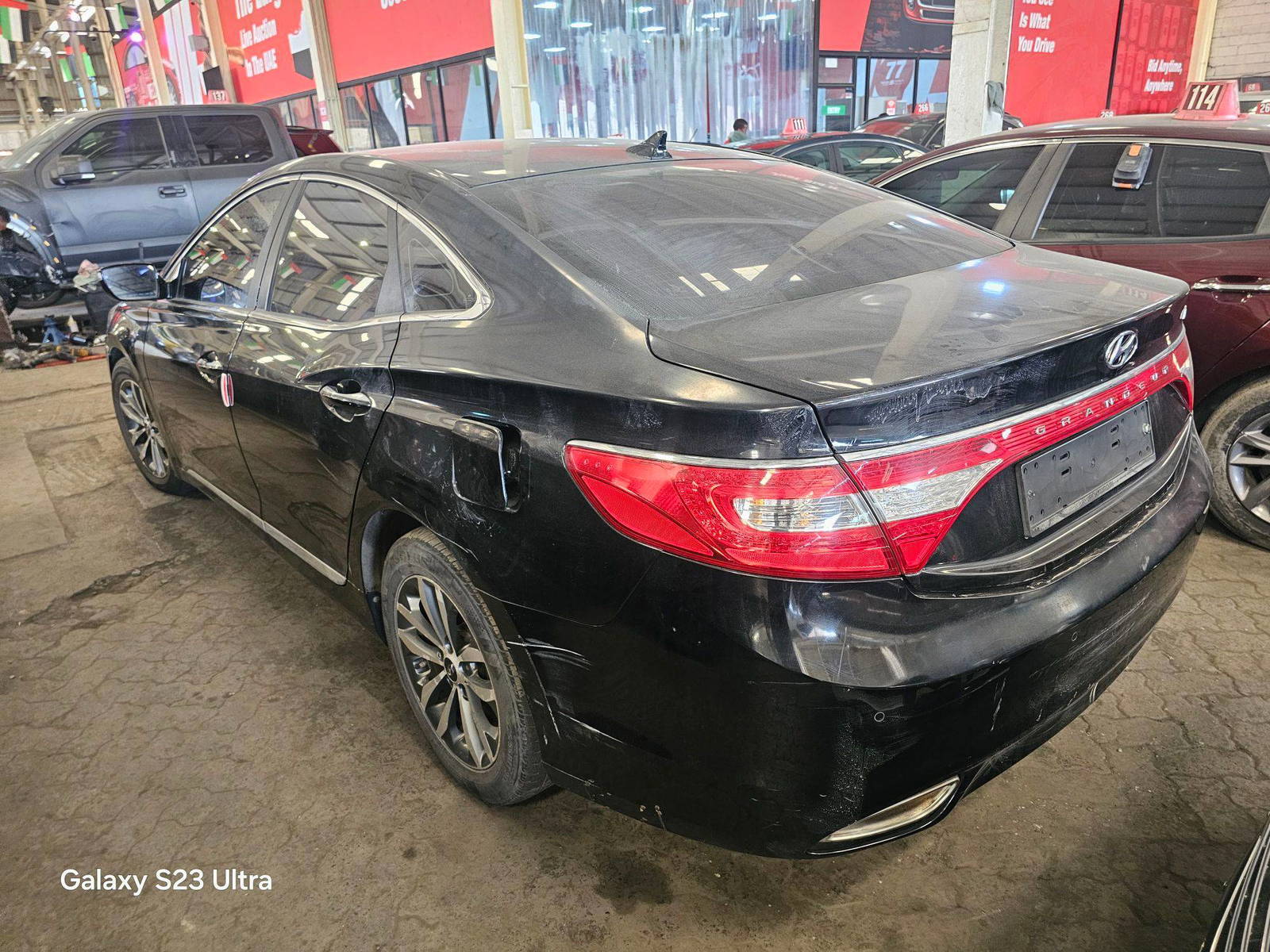 2011 HYUNDAI GRANDEUR — 251392 KM — Lot 081998 — Main - Marhaba Auctions Used Cars - Image 6