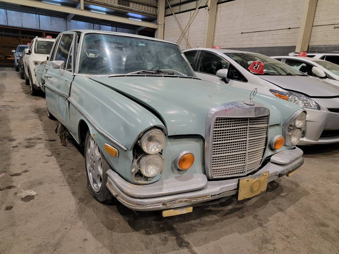 MERCEDES BENZ E 280 1969 - Marhaba Auction Used Cars - Image 5