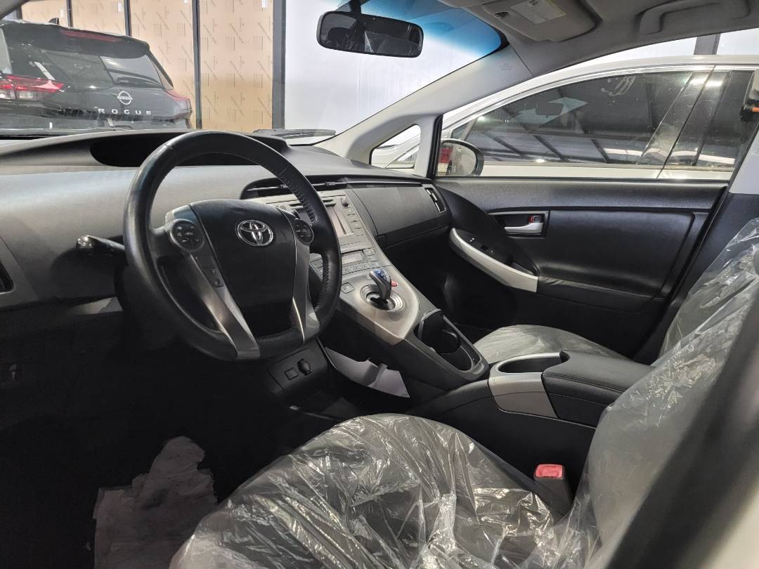 2015 TOYOTA PRIUS — 427915 Miles — Lot 427 915 — Main - Marhaba Auctions Used Cars - Image 6