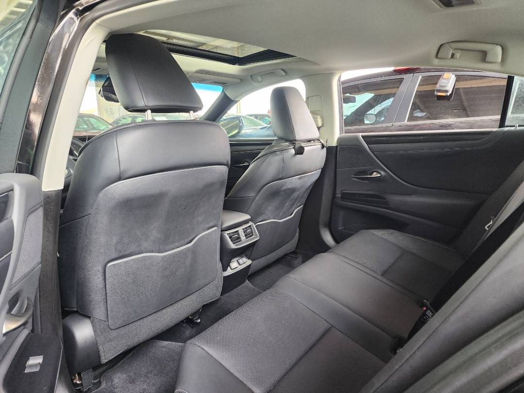2021 LEXUS ES 300H — 33077 Miles — Lot 38019006 — Souq - Marhaba Auctions Used Cars - Image 9