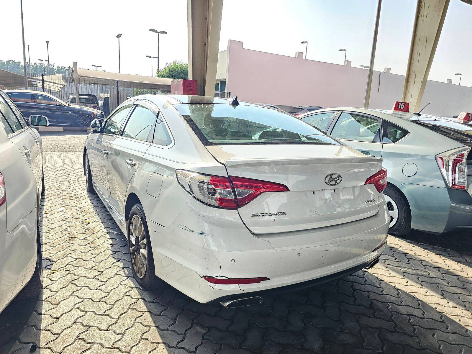2015 HYUNDAI SONATA — 177360 Miles — Lot H035679 — Souq - Marhaba Auctions Used Cars - Image 5