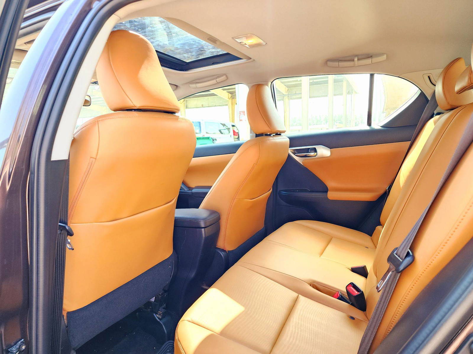 2012 LEXUS CT 200h — 237260 Miles — Lot 1C2112584 — Souq - Marhaba Auctions Used Cars - Image 6