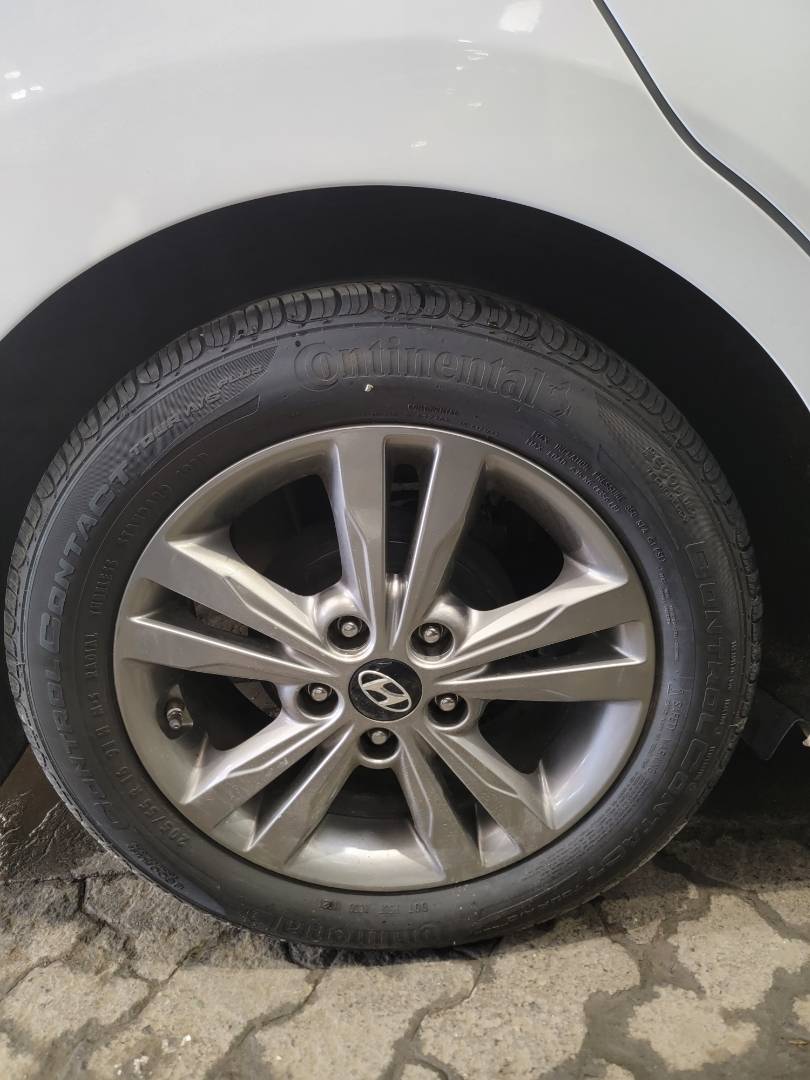 2017 HYUNDAI ELANTRA — 178947 Miles — Lot H172481 — Main - Marhaba Auctions Used Cars - Image 4