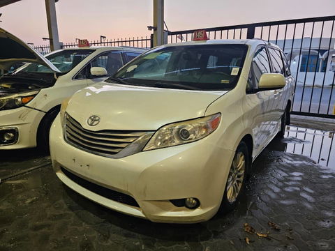 TOYOTA SIENNA