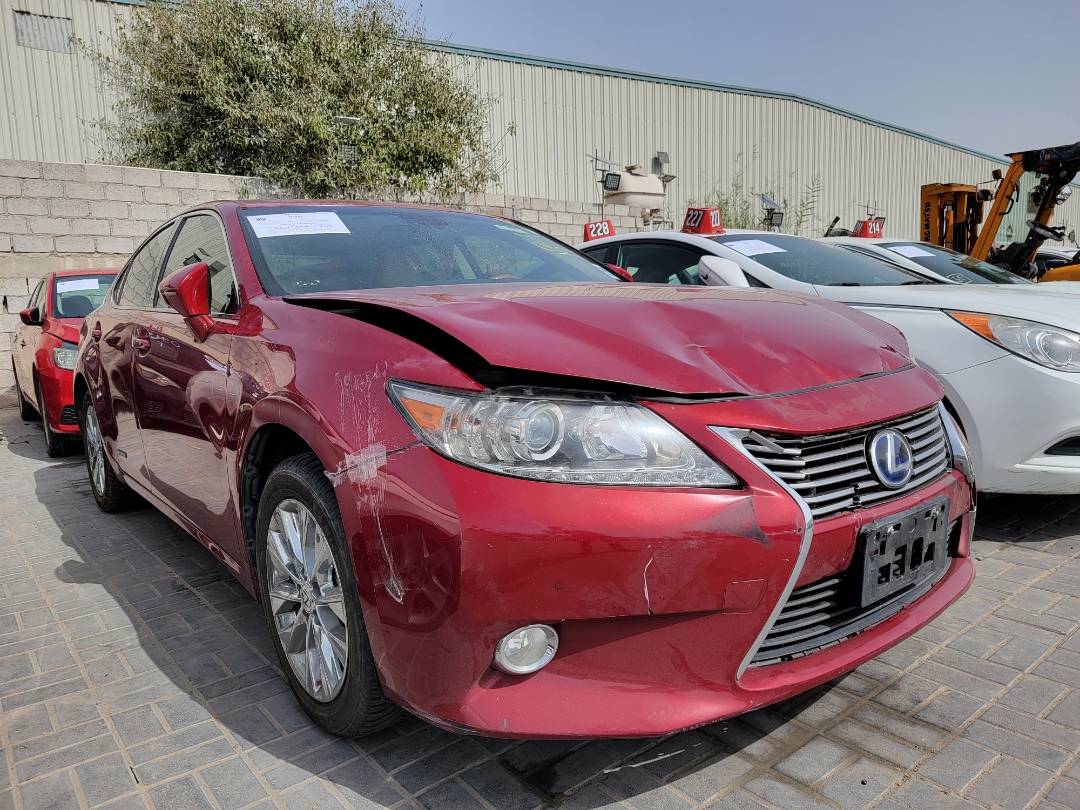 2013 LEXUS ES 300H — 119907 Miles — Lot 8D2034373 — Souq - Marhaba Auctions Used Cars - Image 3