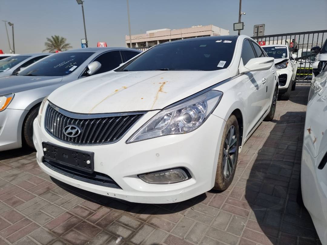 2011 HYUNDAI GRANDEUR — 215005 KM — Lot 032198 — Souq - Marhaba Auctions Used Cars - Image 4