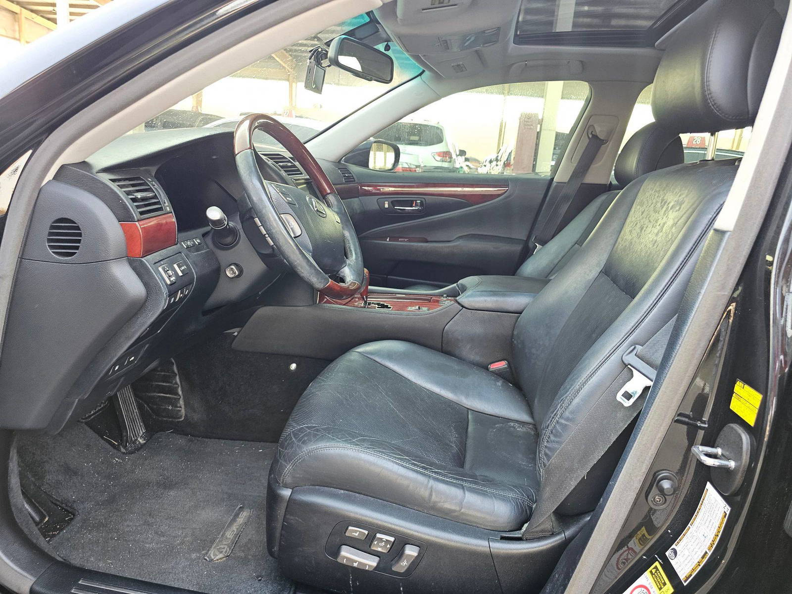 2008 LEXUS LS 460 — 141614 KM — Lot F185079551 — Souq - Marhaba Auctions Used Cars - Image 10