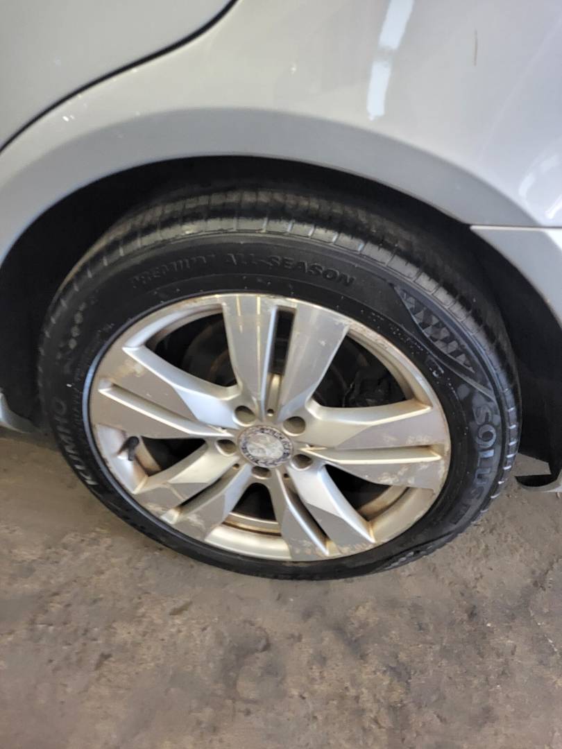 2010 MERCEDES BENZ E 350 — 192096 KM — Lot AA215075 — Main - Marhaba Auctions Used Cars - Image 9