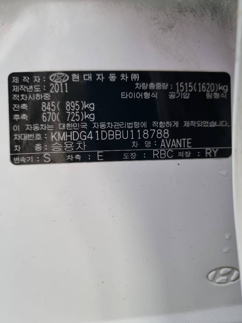 2011 HYUNDAI AVANTE — 134608 KM — Lot 124587 — Souq - Marhaba Auctions Used Cars - Image 9
