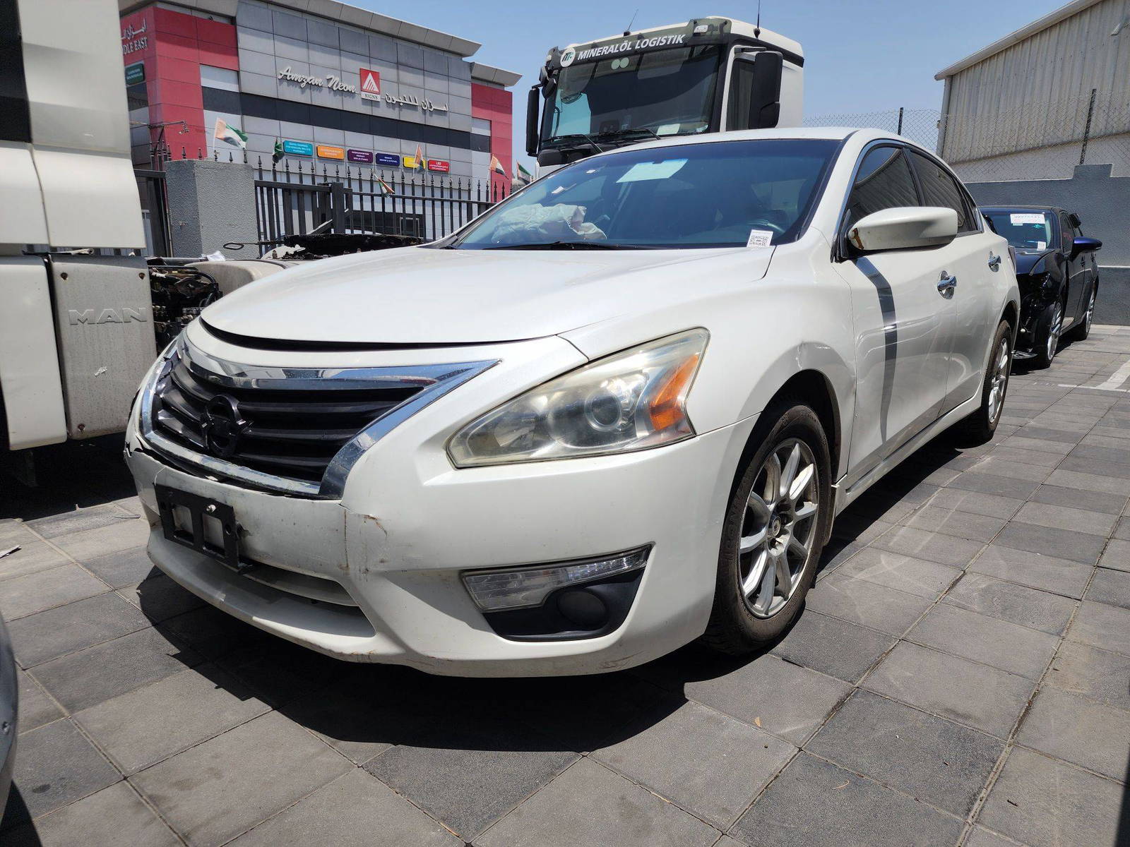 2014 NISSAN ALTIMA — 217733 KM — Lot 34428 — Al Quoz - Marhaba Auctions Used Cars - Image 4