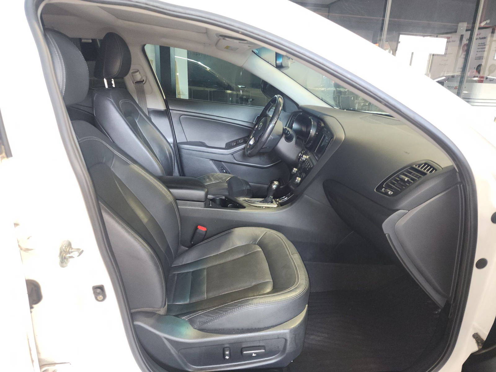 2013 KIA K5 — 202194 KM — Lot 358767 — Al Quoz - Marhaba Auctions Used Cars - Image 9
