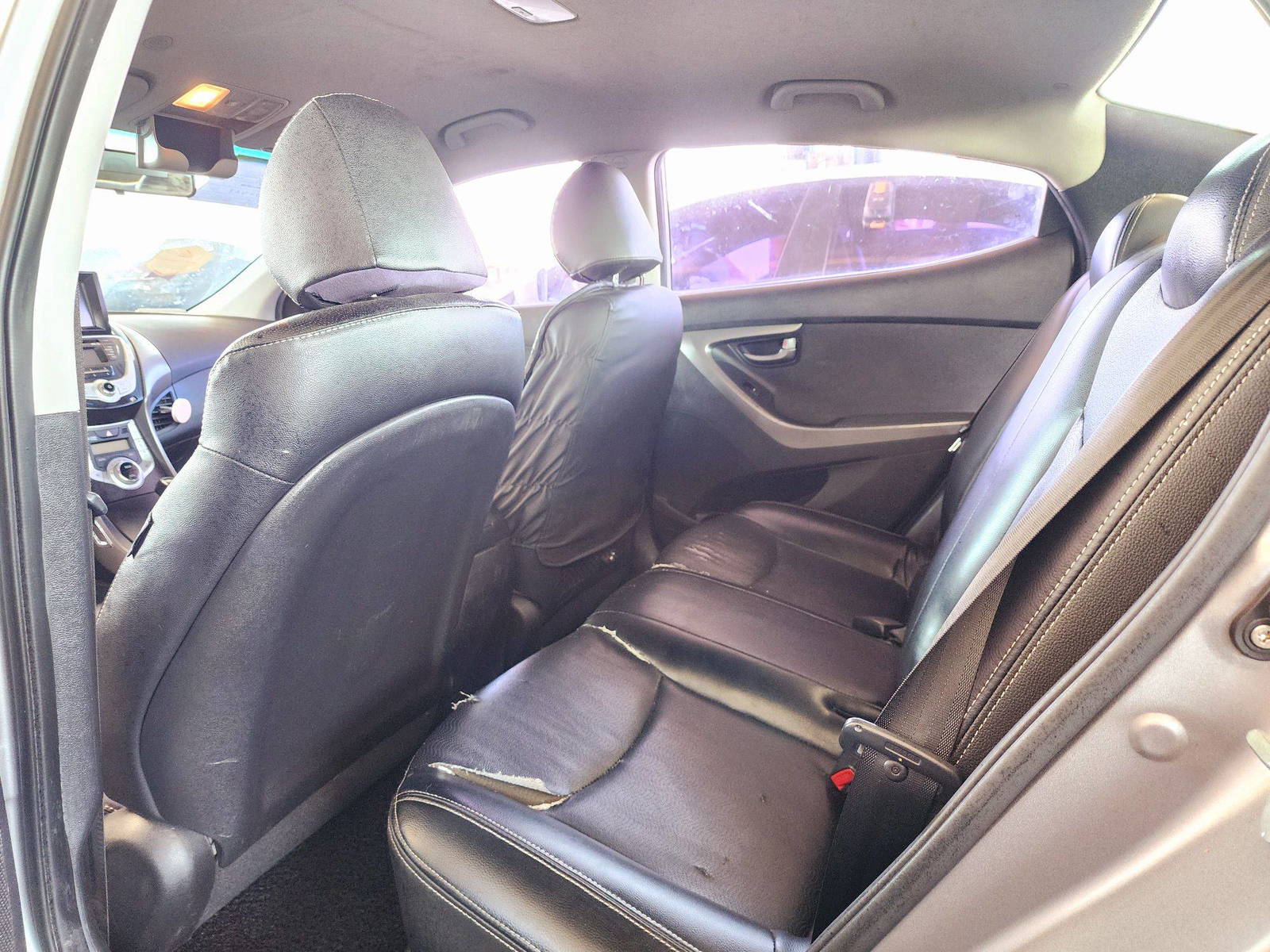 2012 HYUNDAI AVANTE — 224744 KM — Lot 255306 — Souq - Marhaba Auctions Used Cars - Image 6