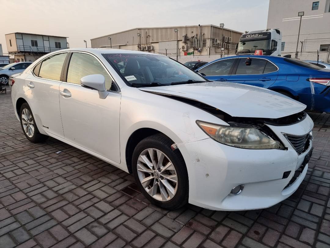 2013 LEXUS ES 300H — 162753 Miles — Lot D2013023 — Ind. 12 - Marhaba Auctions Used Cars - Image 4