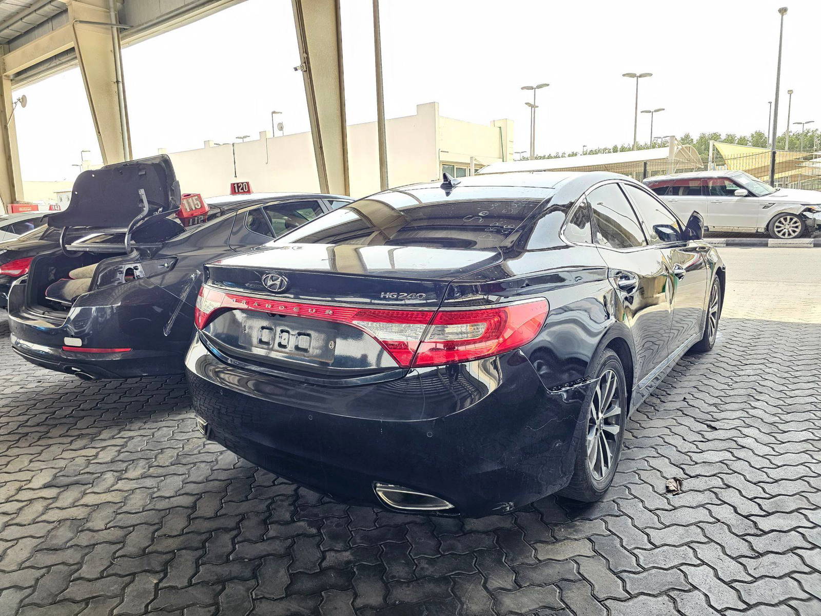 2012 HYUNDAI GRANDEUR — 134813 KM — Lot 127368 — Souq - Marhaba Auctions Used Cars - Image 3