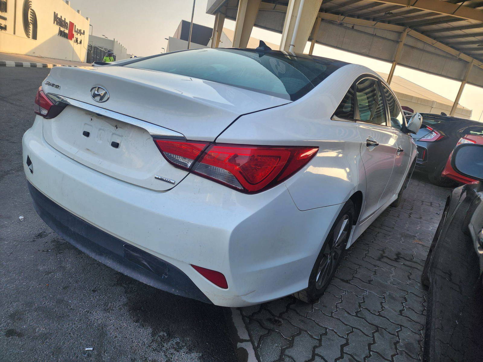2014 HYUNDAI SONATA — 203934 Miles — Lot 38493332 — Souq - Marhaba Auctions Used Cars - Image 3