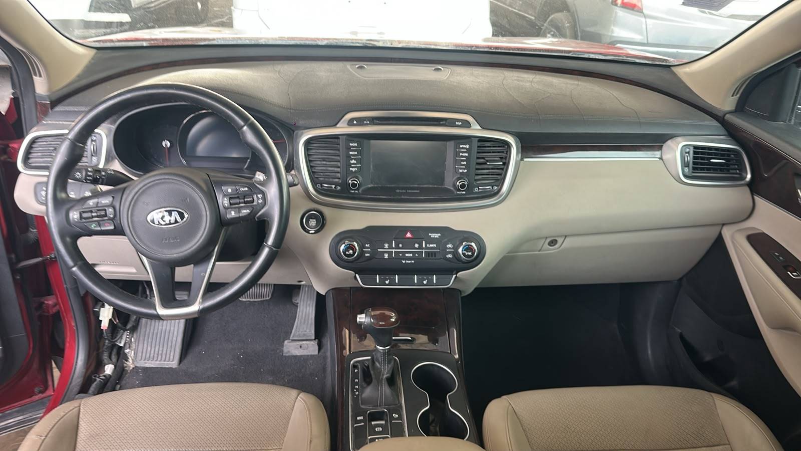 2017 KIA SORENTO — 96366 Miles — Lot HG209091 — Souq - Marhaba Auctions Used Cars - Image 11