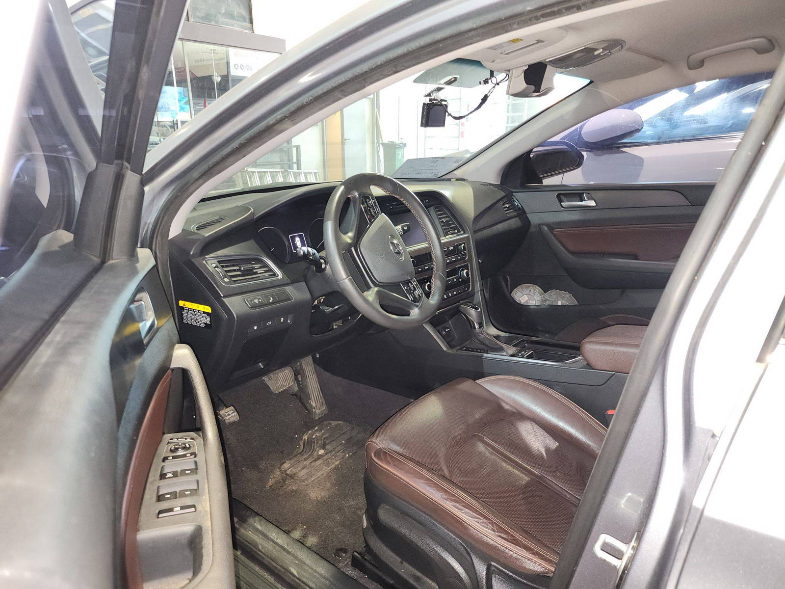 2017 HYUNDAI SONATA — 78368 KM — Lot A316816 — Souq - Marhaba Auctions Used Cars - Image 9